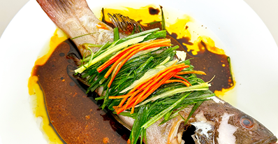 Steamed grouper with a sauce made from drunken prawns